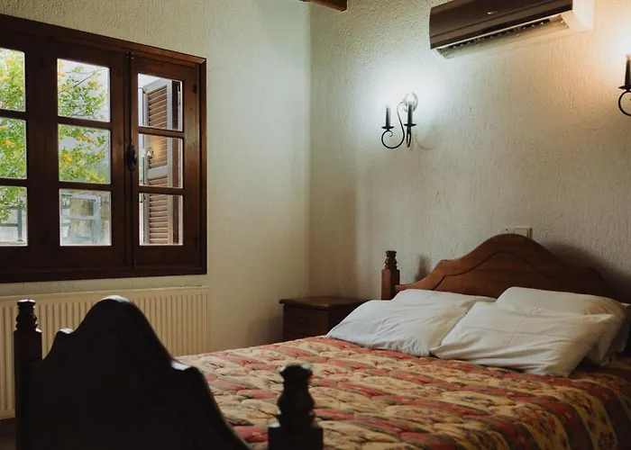 Koutsini * Πάνω Ακουρδάλεια