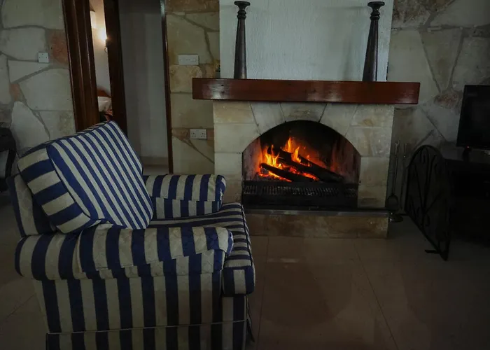 Koutsini Βίλα Πάνω Ακουρδάλεια