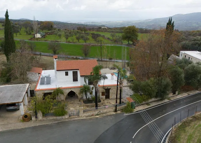 Koutsini Villa Pano Akourdalia