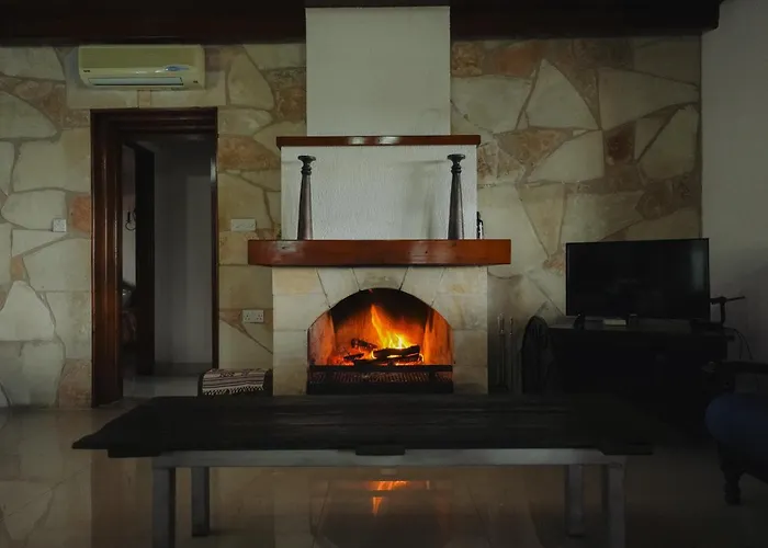 Koutsini Πάνω Ακουρδάλεια